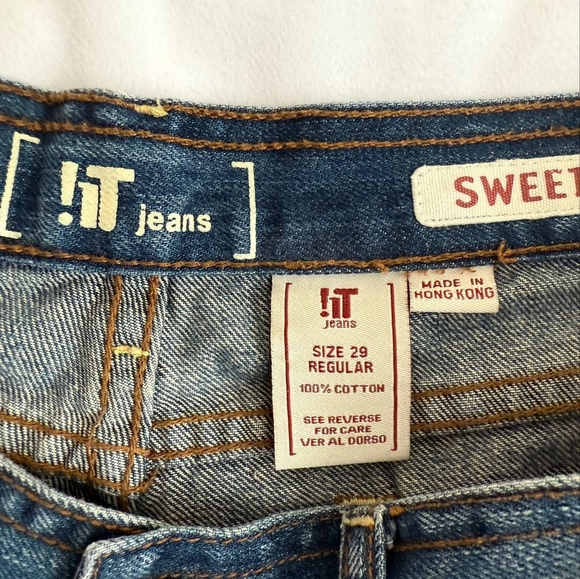 !IT Distressed Denim Button Fly Sweetie Capris- Size 29 - Picture 6 of 7